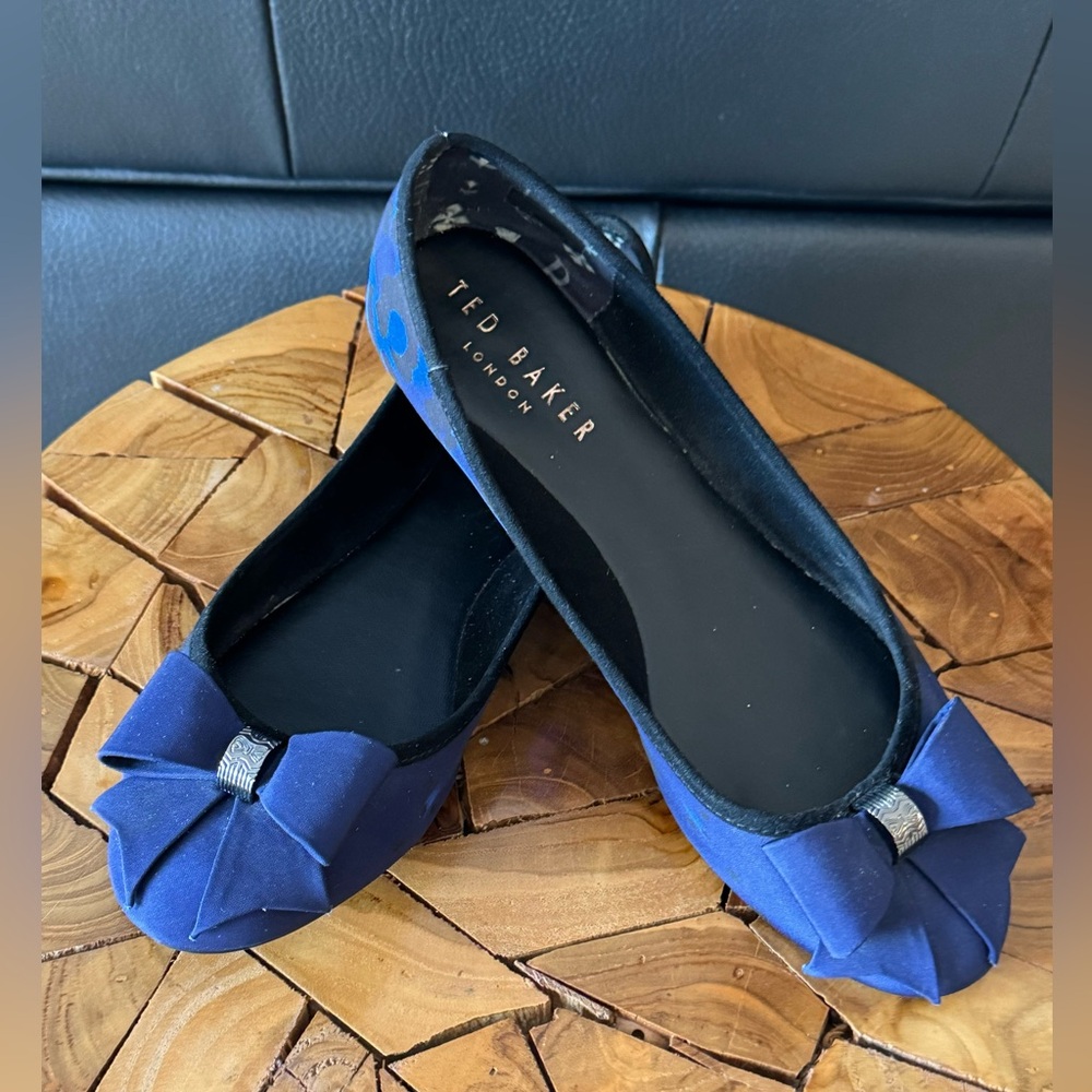 Ted Baker Printed Navy Flats Women, US Size 6.5
